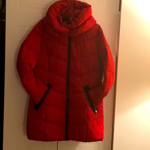 Calvin Klein red puffer coat - Picture 1 of 5